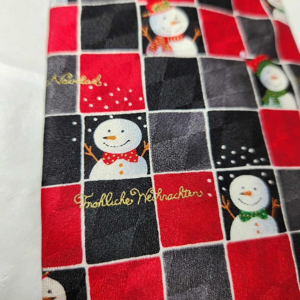 Hallmark Christmas Mens Neck Tie Holiday Traditions Snowman Silk 56"‎ - Picture 3 of 7